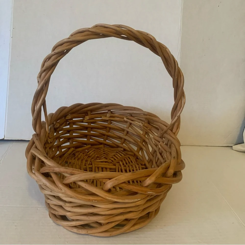 Large Oval Woven Wicker Rattan Storage/ Gathering Basket W/ Handle 14” long EUC